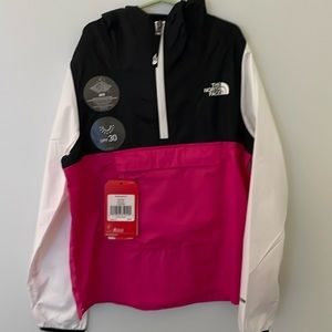 NWT The North Face girl’s wind breaker pullover jacket size 10/12